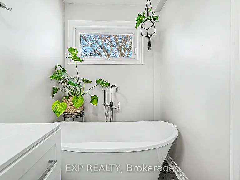 457 Heddle Cres — Photo 23