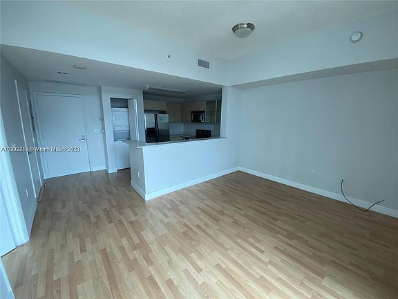 3rd image of 350 NE 24th St APT 513