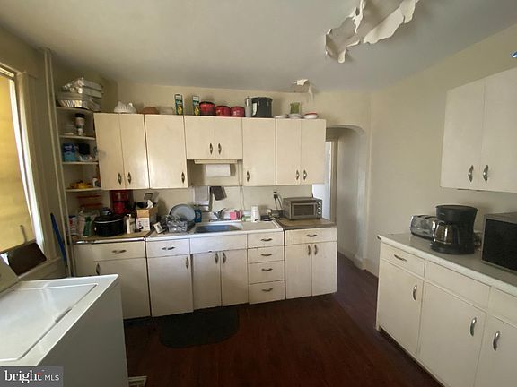 5th image of 218 Wayne Ave