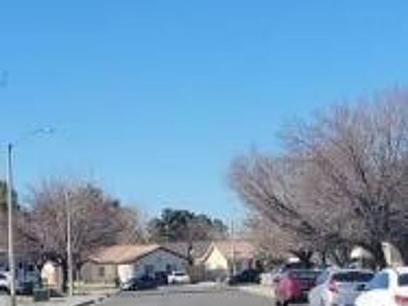 Exterior Neighborhood (street photo)
