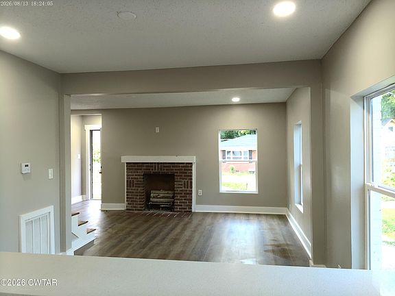 3rd image of 228 Talbot St