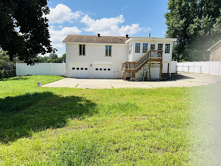 307 Bancroft Dr — Photo 3