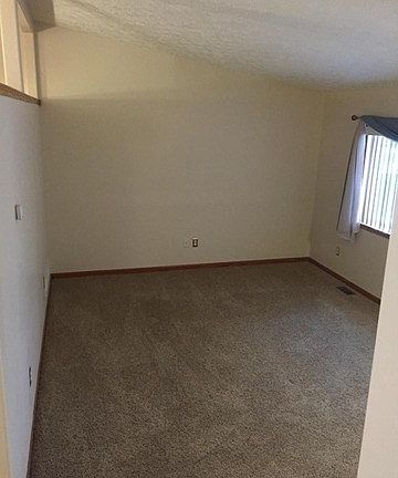 4th image of 1086 Lakeside Dr