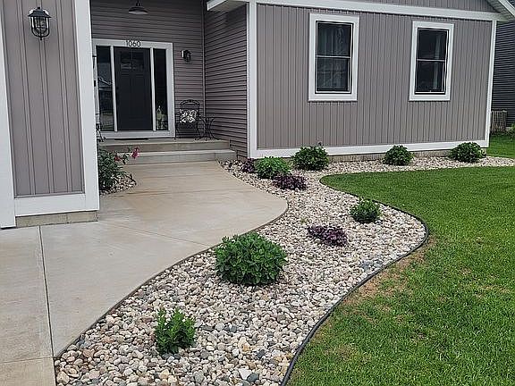 4th image of 1060 Willshire Dr