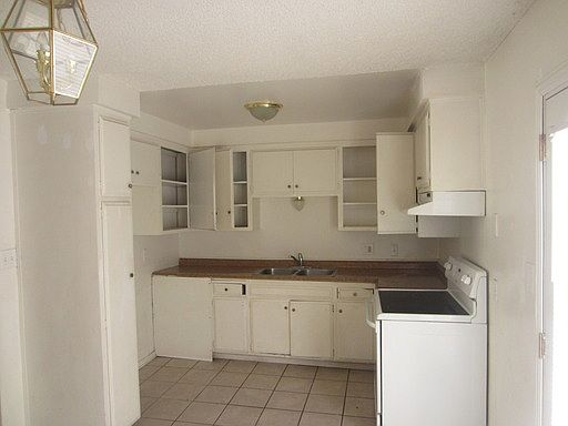 2nd image of 4331 Balboa Dr APT B
