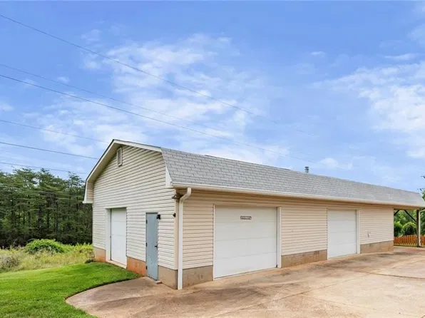 243 Farmingdale Ave, Winston Salem, NC 27107