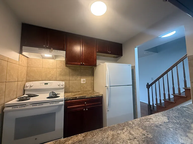 1 Henderson Dr — Photo 5