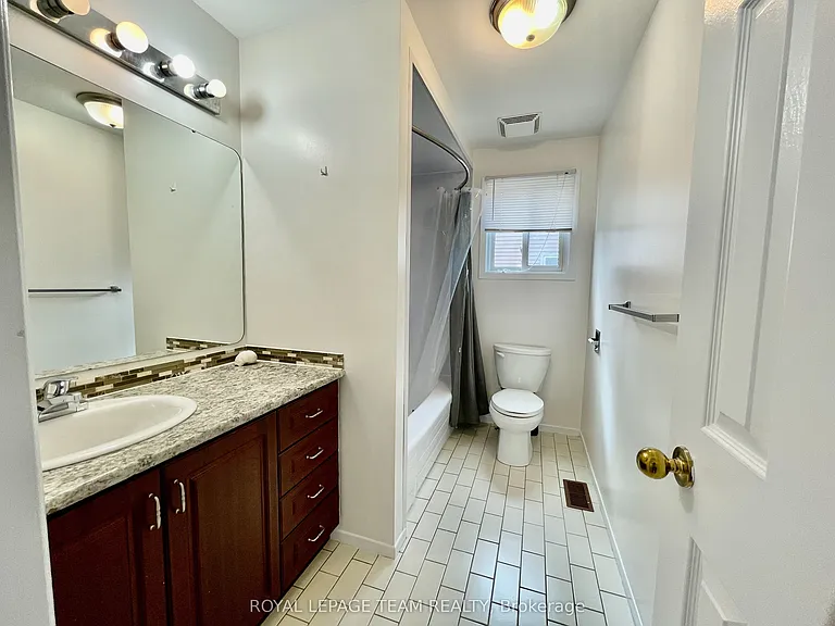 128 Pinetrail Cres — Photo 14