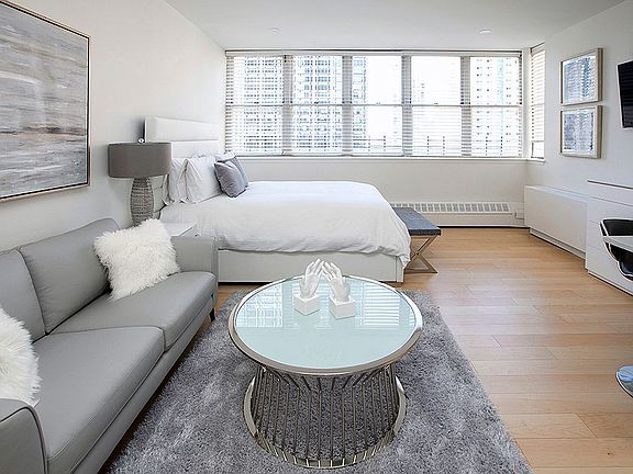 2nd image of 150 W 51st St APT 2112