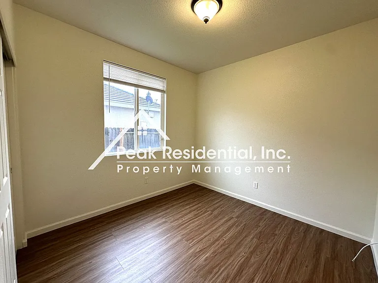 1811 Waterfall Dr — Photo 16