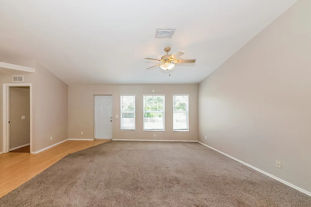 3 bed, 2.0 bath, 1812 sqft, $2,005 — Photo 4