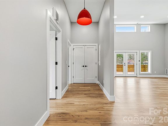 4th image of 326 Emma Rd