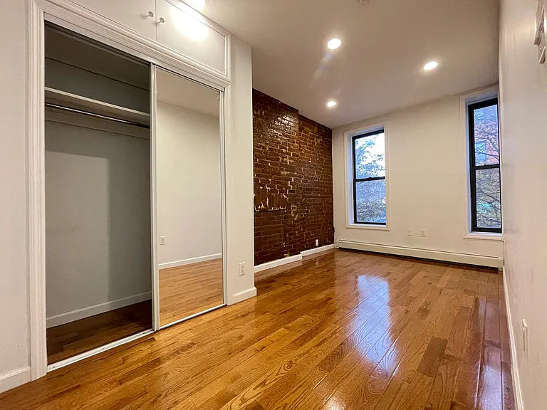 739 Franklin Ave #2 — Photo 4