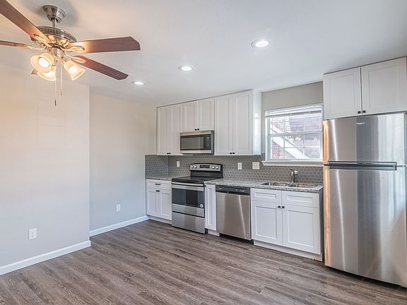 3rd image of 3102 Wentworth St #4