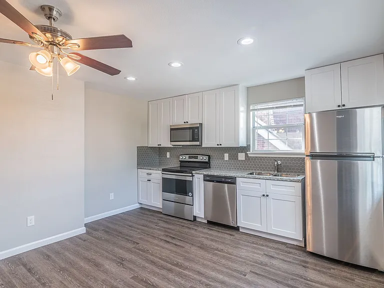 3102 Wentworth St #4 — Photo 3