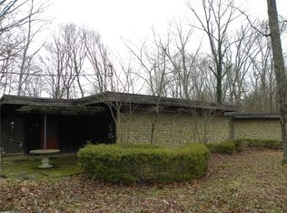 392 Town Hill Rd, Nashville, IN 47448
