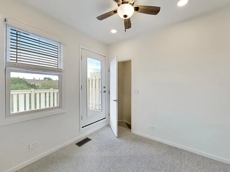 1806 W Argyle St #G — Photo 17