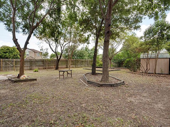 5th image of 13700 Cambourne Dr