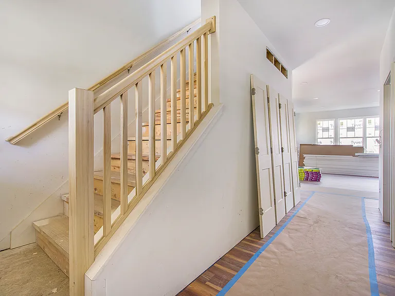 445 Hiscock St — Photo 5