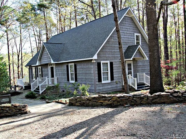 220 Timbuctu Dr, Boydton, VA 23917