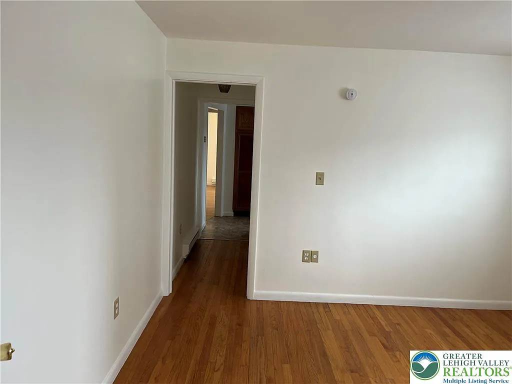 2 bed, 1.0 bath, 900 sqft, $1,150 — Photo 4