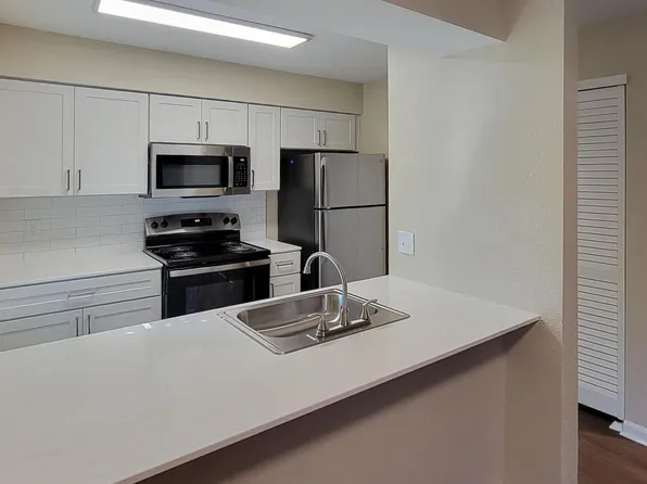 Casa De Fuentes, 11700 Stearns St #249, Overland Park, KS 66210