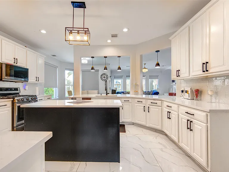 14311 Tasmania Ct — Photo 32