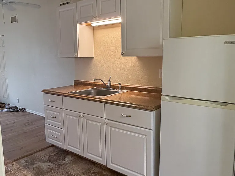 305 Oak Creek Blvd #4 — Photo 3