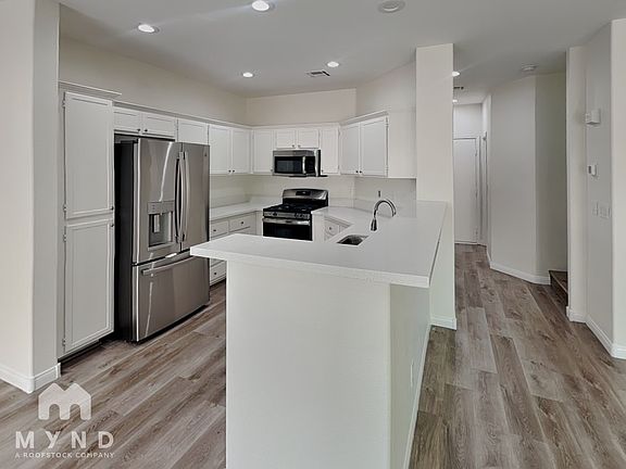4th image of 924 Shades End Ave
