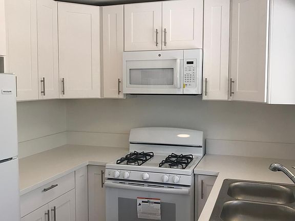 4th image of 921 Granville Ave APT 5