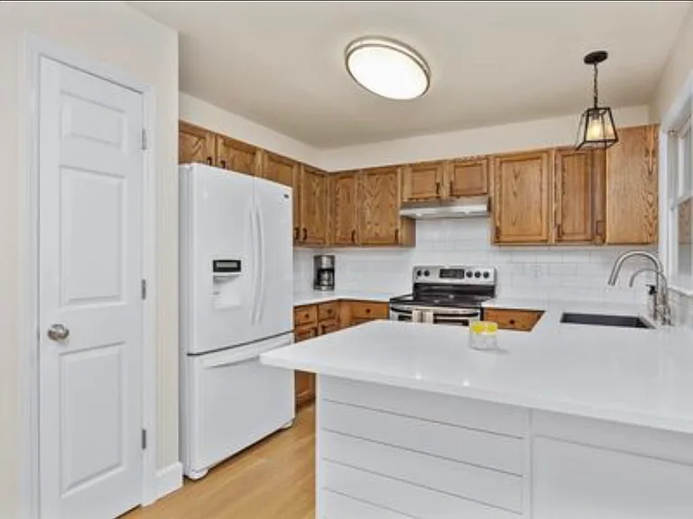 2112 Leadenhall Way — Photo 4