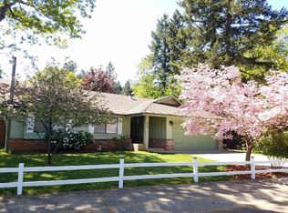 373 Wells Dr, Cave Junction, OR 97523