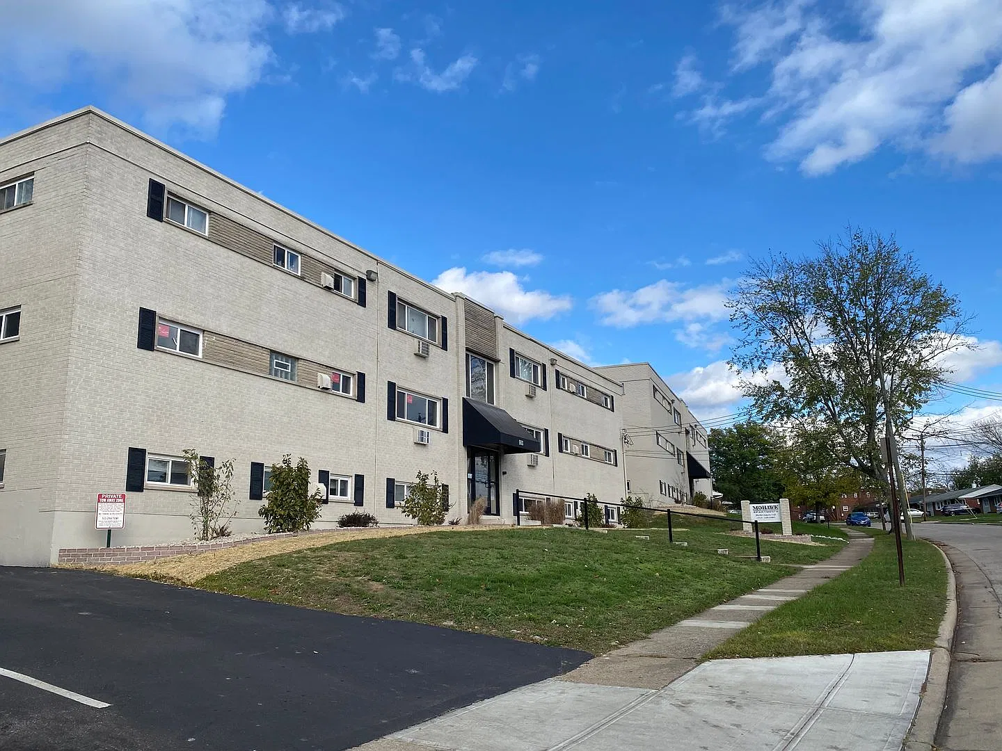 900 Mohawk Trail Apartments — Photo 1