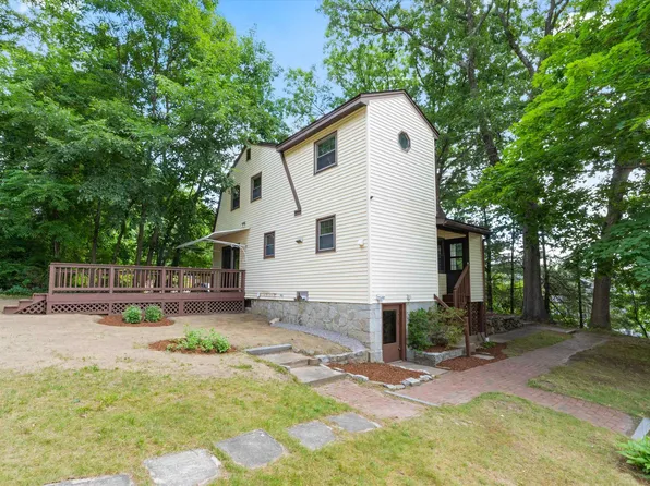 752 Mammoth Road, Manchester, NH 03104