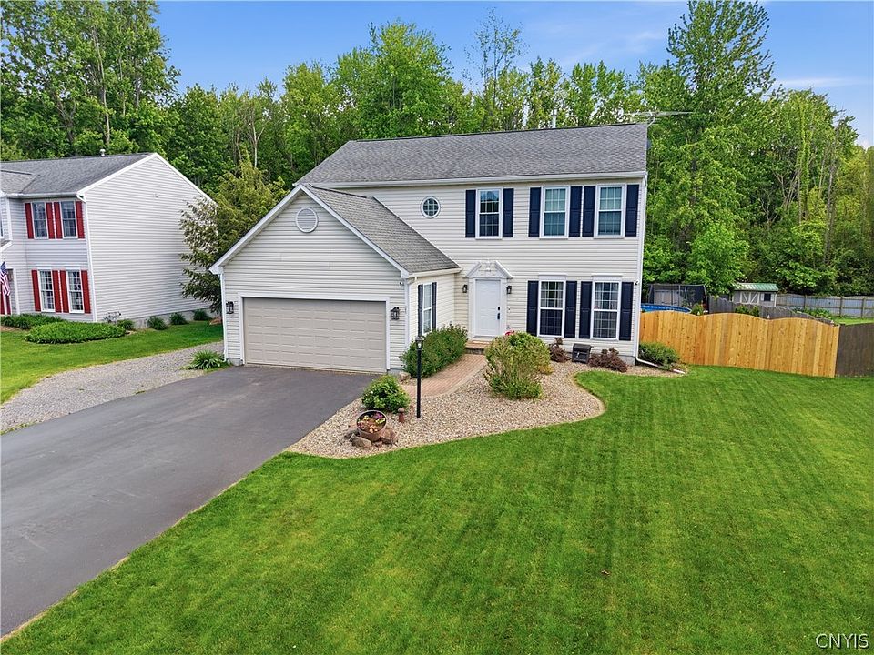 1st image of 49 Chaucer Cir
