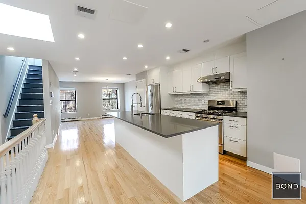 Rented by Bond New York | media 4