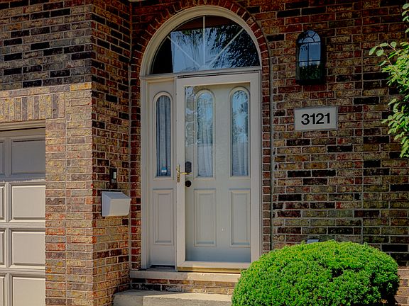 3rd image of 3121 Lake Ave