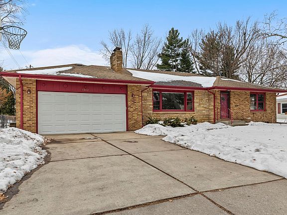 5th image of 1362 Belmont Ln W