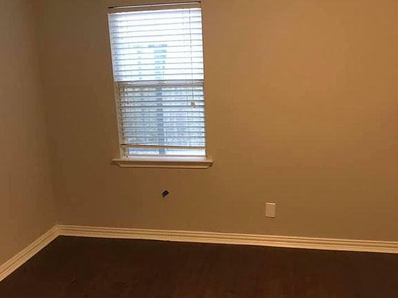 2nd image of 707 Bank Dr