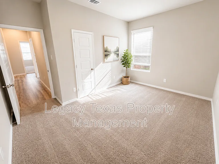 1911 Cherokee Ln — Photo 14