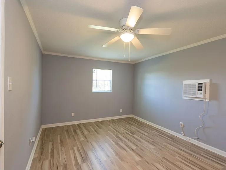1840 Ollie St — Photo 13