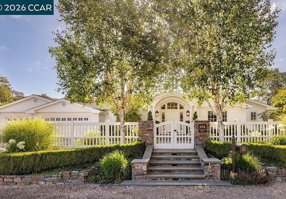 694 Los Palos Dr