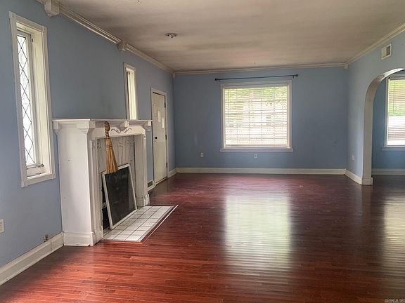 3rd image of 412 W 6th St
