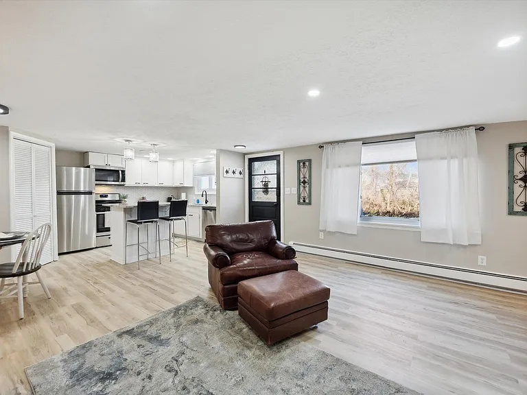 26 N Aurora Rd — Photo 3