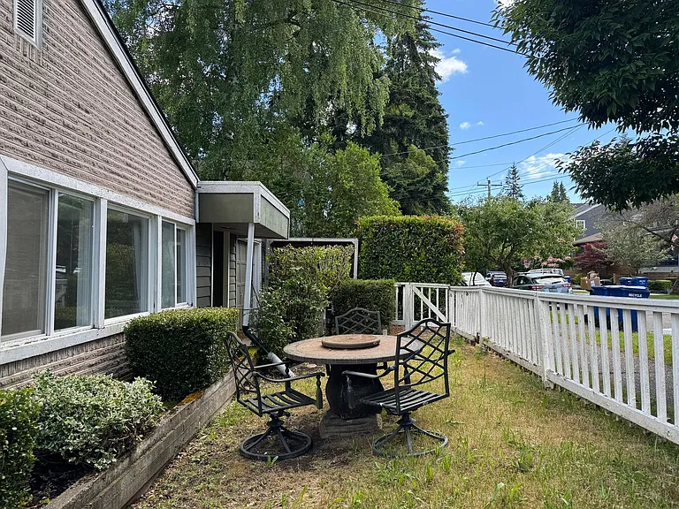 5536 38th Ave NE — Photo 15