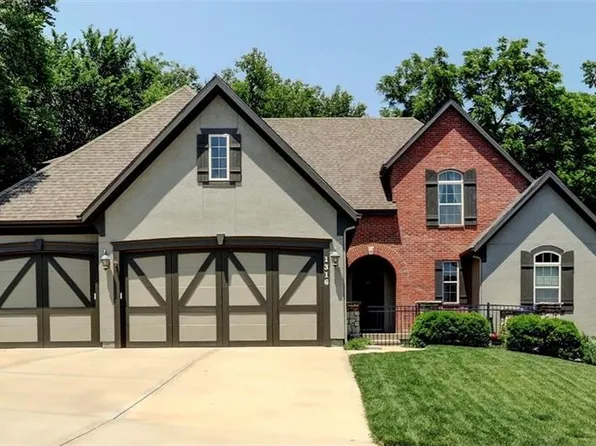 1316 NE Kenwood Dr, Lees Summit, MO 64064