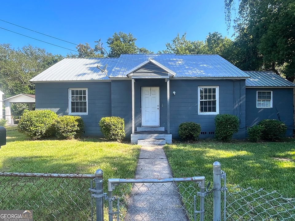 1st image of 2441 Blain St