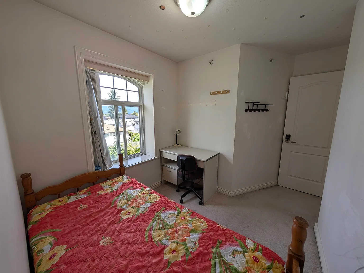 2 bed, 2000 sqft, $550 — Photo 2