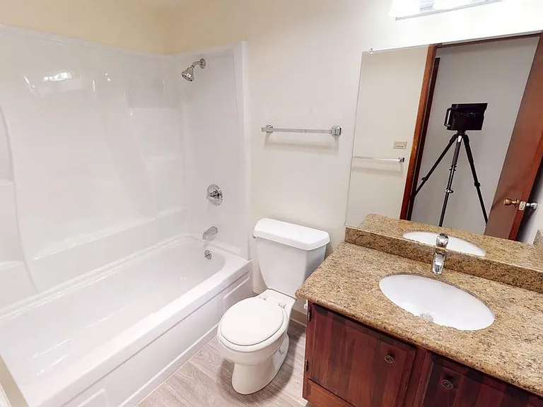 430 — Photo 11