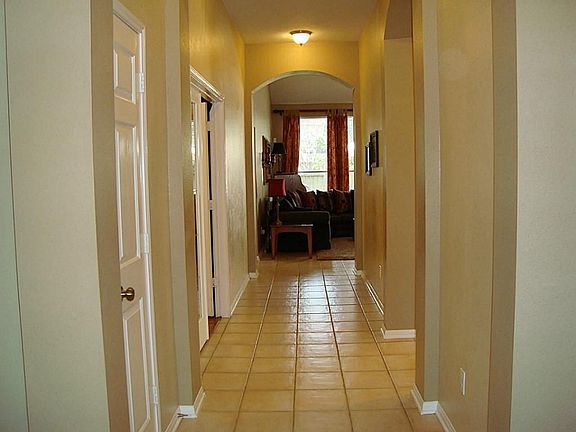 4th image of 102 W Hobbit Glen Dr